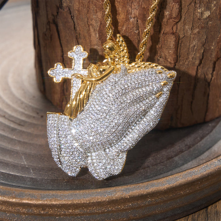 Christianartworkshop Collana con ciondolo a croce con figura sacra interamente pavé: emblema senza tempo di un amore dolce e sacrificale - D'oro - image 1