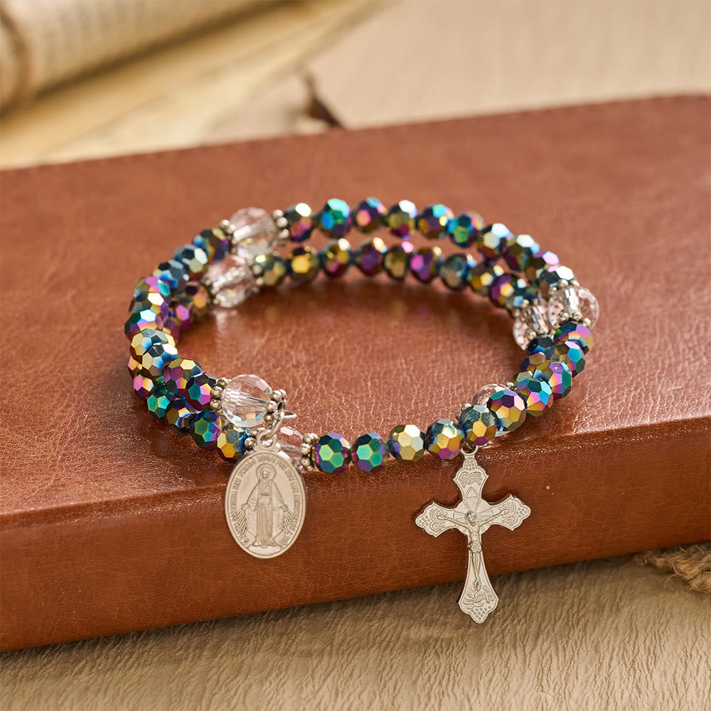 Christianartworkshop Bracciale avvolgente con medaglia crocifisso della Vergine Maria e perline sfaccettate: emblema personalizzato di incrollabile fede celeste. - Nostra Signora e Crocifisso - image 0