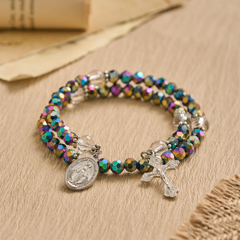 Christianartworkshop Bracciale avvolgente con medaglia crocifisso della Vergine Maria e perline sfaccettate: emblema personalizzato di incrollabile fede celeste. - image 2