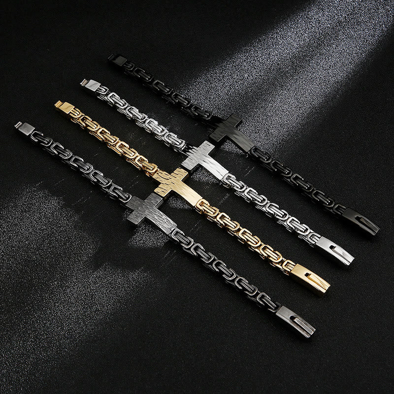 Christianartworkshop Bracciale da polso con croce piatta dalla texture martellata: emblema personalizzato di incrollabile fede celeste. - image 1