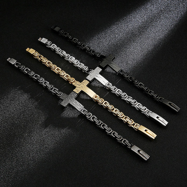 Christianartworkshop Bracciale da polso con croce piatta dalla texture martellata: emblema personalizzato di incrollabile fede celeste. - image 1