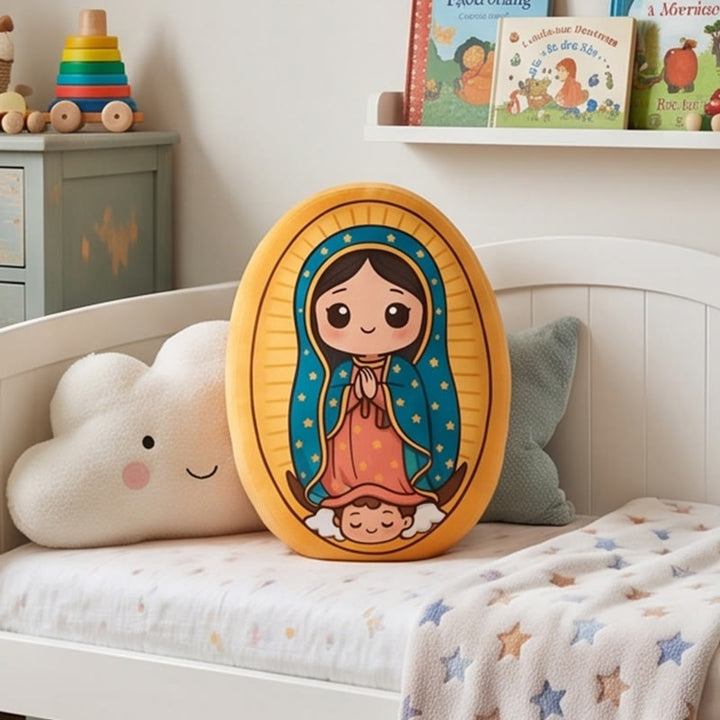 Christianartworkshop Simpatico cuscino in peluche a forma di cartone animato della Madonna di Guadalupe: accogliente decorazione per la casa ispirata alla fede - image 2