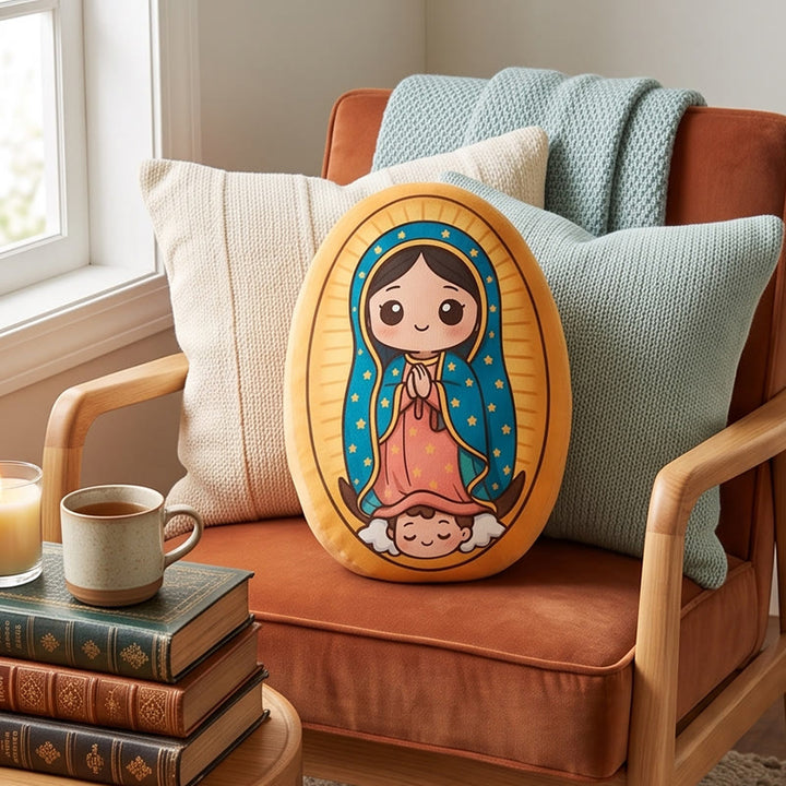 Christianartworkshop Simpatico cuscino in peluche a forma di cartone animato della Madonna di Guadalupe: accogliente decorazione per la casa ispirata alla fede - image 3