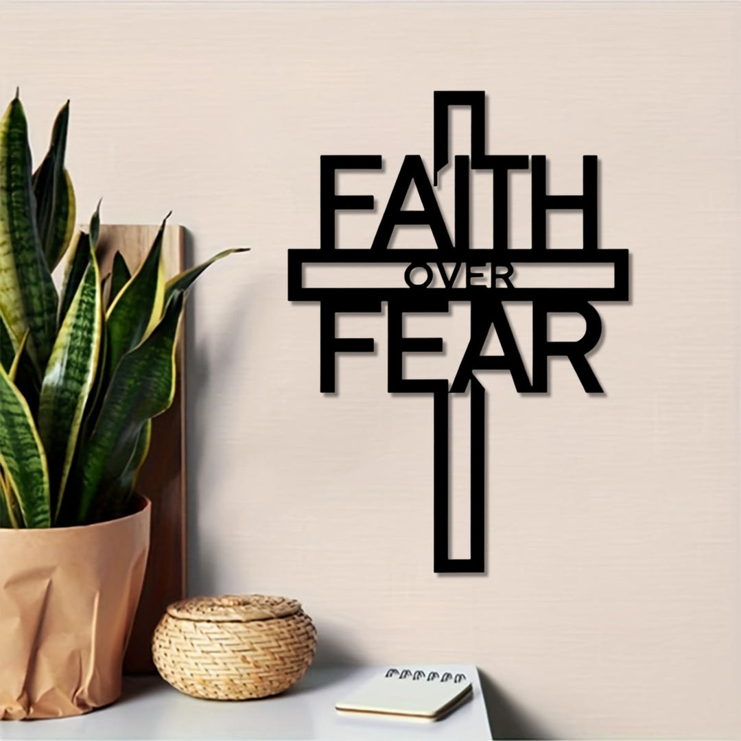 Christianartworkshop Decorazione murale in metallo a forma di croce con lettere vuote "Faith Over Fear": emblema senza tempo della sacra grazia redentrice. - image 0