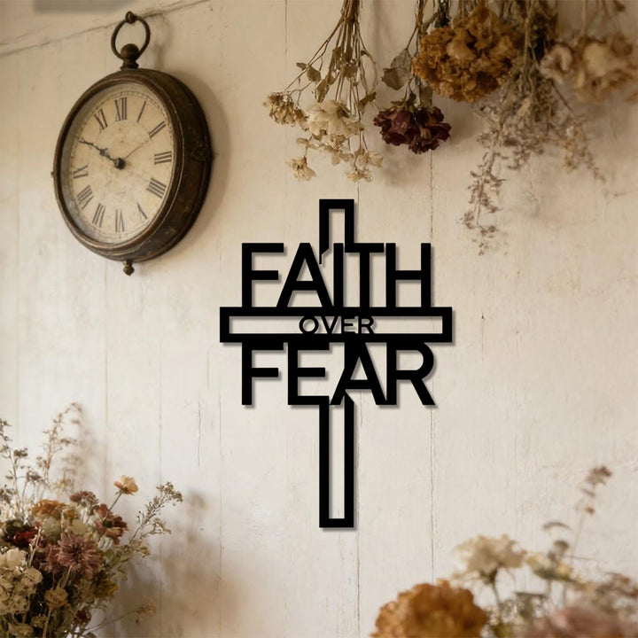 Christianartworkshop Decorazione murale in metallo a forma di croce con lettere vuote "Faith Over Fear": emblema senza tempo della sacra grazia redentrice. - image 2