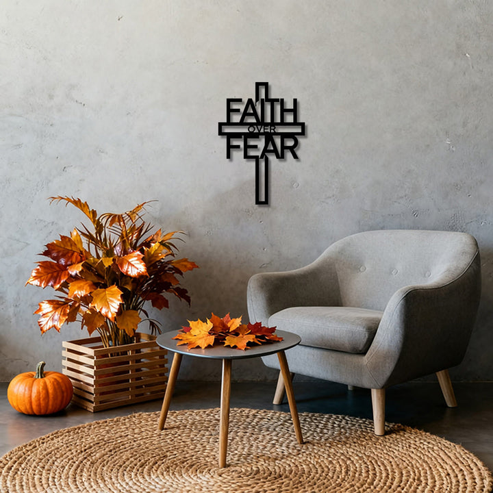 Christianartworkshop Decorazione murale in metallo a forma di croce con lettere vuote "Faith Over Fear": emblema senza tempo della sacra grazia redentrice. - image 3