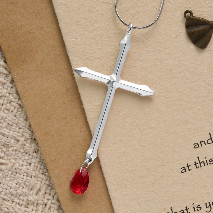 Collana con croce e spada con goccia di zircone rosso Christianartworkshop : un ricordo sacro per i credenti - Croce e goccia rossa - image 0