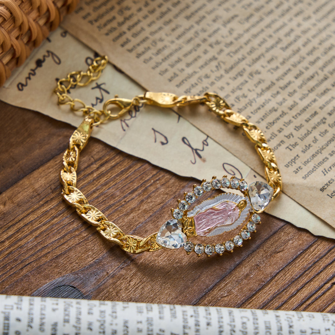 Christianartworkshop Bracciale con ciondolo ovale a forma di cuore e ciondolo della Madonna di Guadalupe con cornice di cristallo: emblema personalizzato di incrollabile fede celeste. - Rosa - image 3