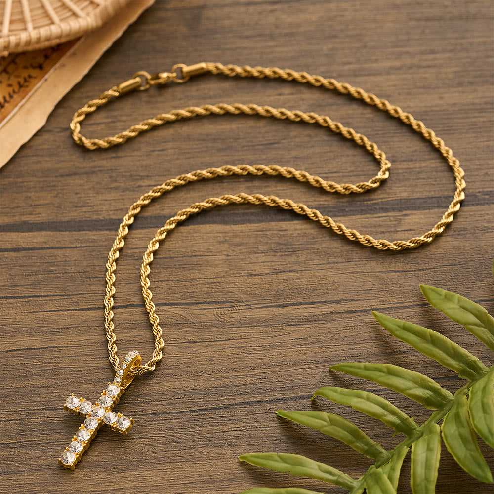 Christianartworkshop Collana con croce interamente tempestata di pietre e catena a torsione liscia: emblema senza tempo di dolce protezione celeste. - image 4