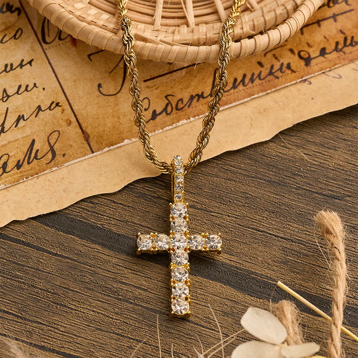 Christianartworkshop Collana con croce interamente tempestata di pietre e catena a torsione liscia: emblema senza tempo di dolce protezione celeste. - D'oro - image 2