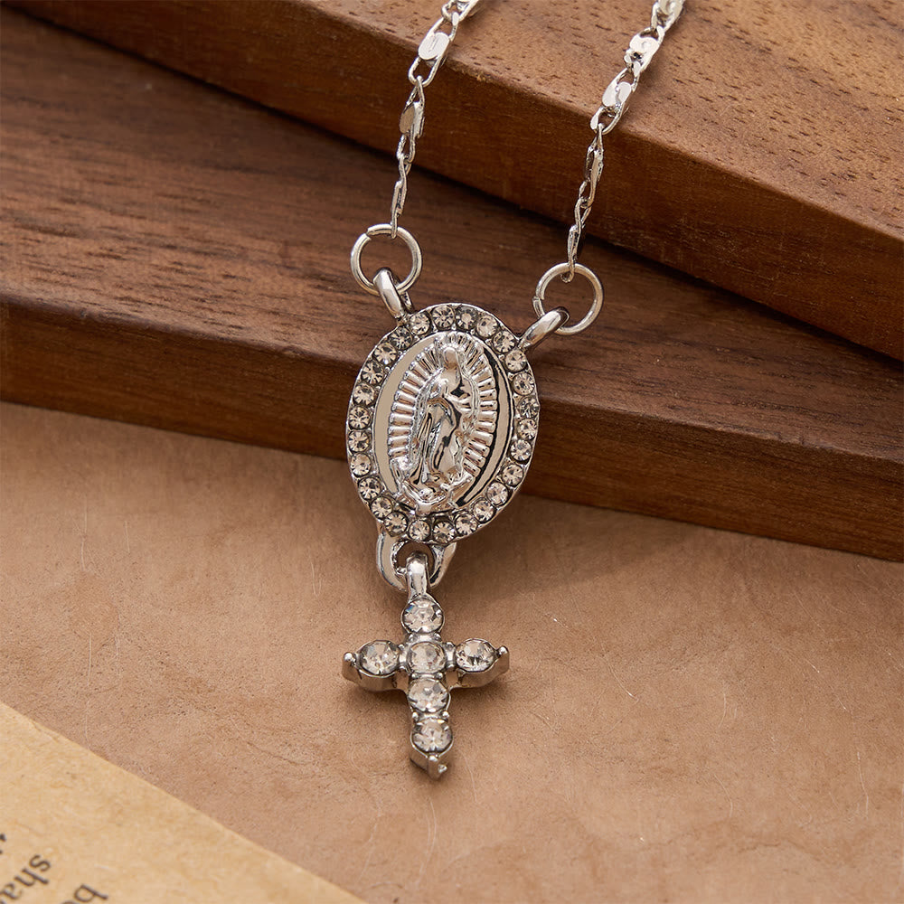 Christianartworkshop Collana con due ciondoli raffiguranti la Madonna e la croce: un simbolo senza tempo di dolce protezione celeste. - image 2