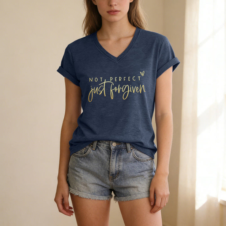 Christianartworkshop Non perfetta, solo perdonata, doppia scritta, piccolo contorno, cuore, t-shirt casual con scollo a V. - image 15