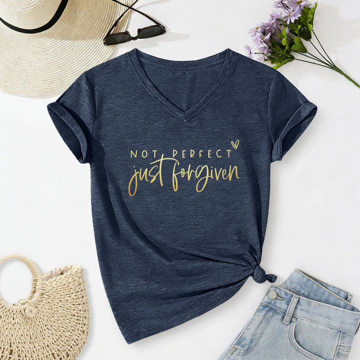 Christianartworkshop Non perfetta, solo perdonata, doppia scritta, piccolo contorno, cuore, t-shirt casual con scollo a V. - Blu navy - 2XL - image 14