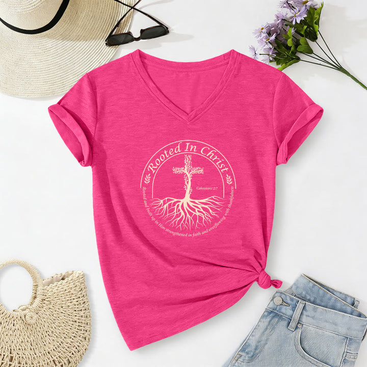 Christianartworkshop Maglietta casual con scollo a V e croce "Radicata in Cristo" con radice d'albero e cornice circolare, versetto biblico. - Rosa - 2XL - image 16