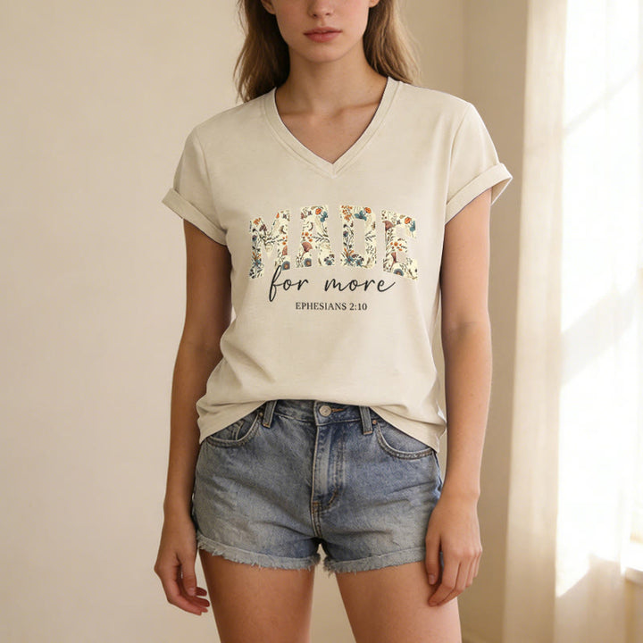 Christianartworkshop T-shirt casual con scollo a V e scritta "Made For More Floral Fill Varsity Font Cursive Script Ephesians 2:10 Verse". - image 9