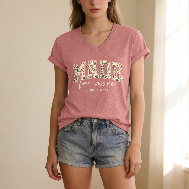 Christianartworkshop T-shirt casual con scollo a V e scritta "Made For More Floral Fill Varsity Font Cursive Script Ephesians 2:10 Verse". - image 5
