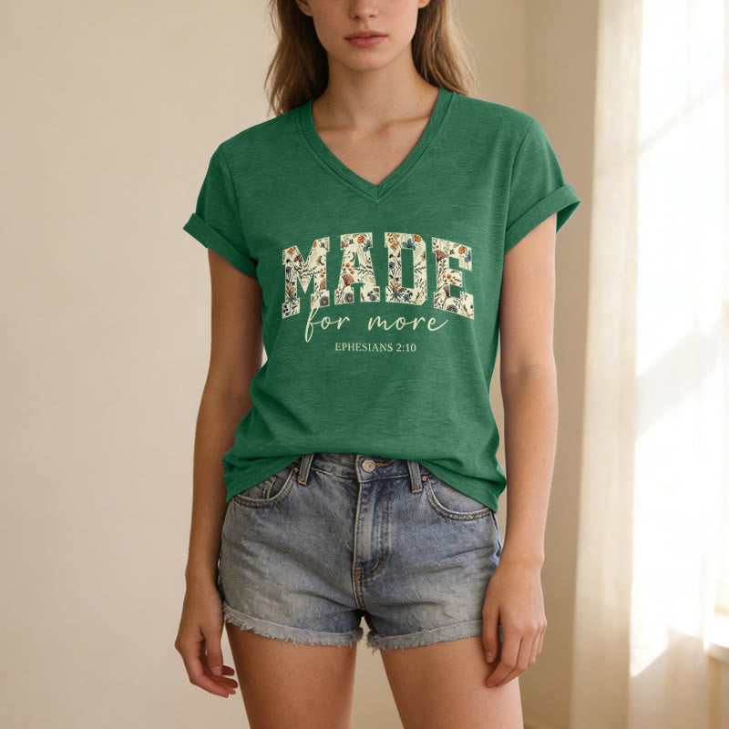 Christianartworkshop T-shirt casual con scollo a V e scritta "Made For More Floral Fill Varsity Font Cursive Script Ephesians 2:10 Verse". - image 25