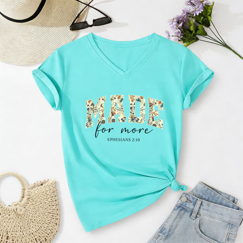 Christianartworkshop T-shirt casual con scollo a V e scritta "Made For More Floral Fill Varsity Font Cursive Script Ephesians 2:10 Verse". - Blu celeste - 2XL - image 22