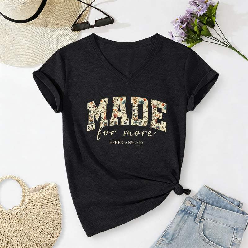 Christianartworkshop T-shirt casual con scollo a V e scritta "Made For More Floral Fill Varsity Font Cursive Script Ephesians 2:10 Verse". - Nero - 2XL - image 6