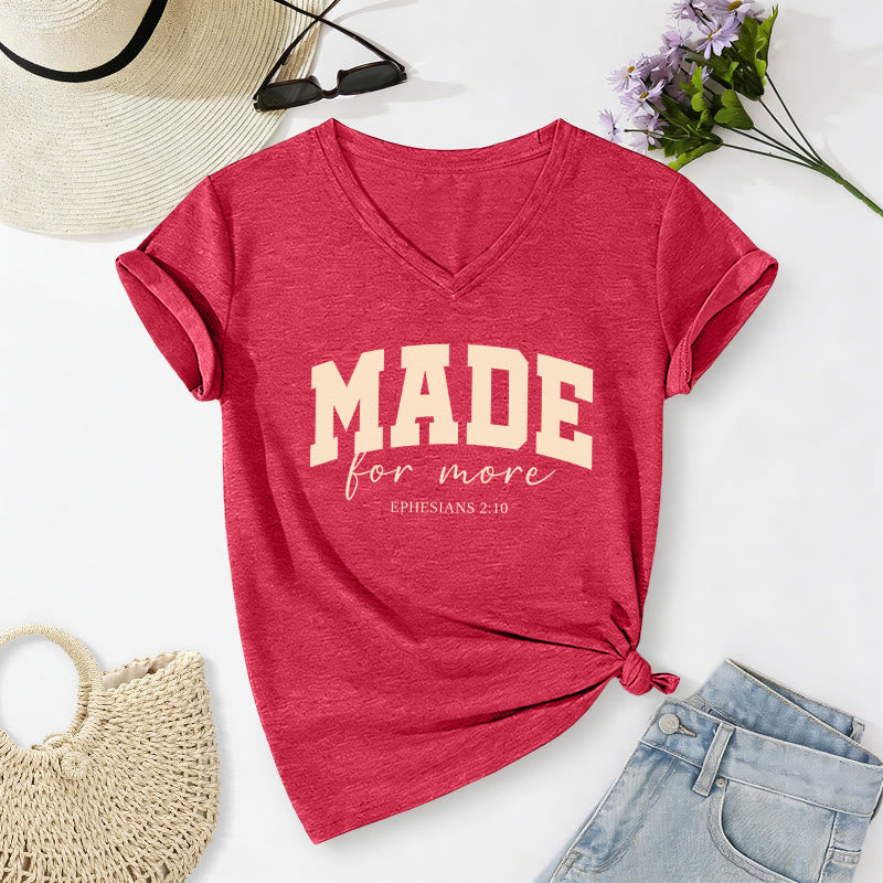Christianartworkshop T-shirt casual con scollo a V e scritta "Made For More Floral Fill Varsity Font Cursive Script Ephesians 2:10 Verse". - Rosso - 2XL - image 12