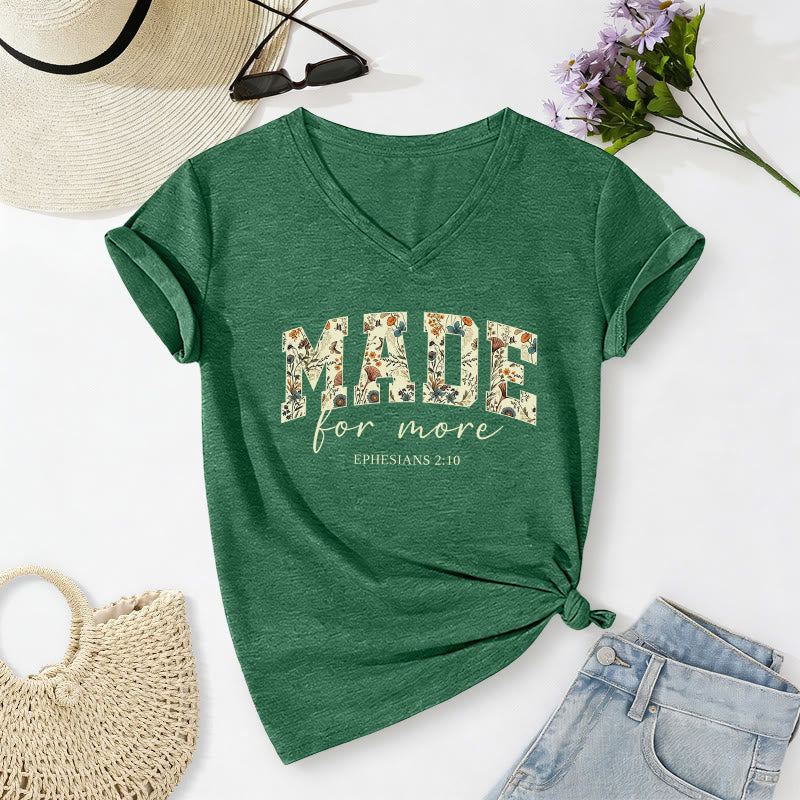 Christianartworkshop T-shirt casual con scollo a V e scritta "Made For More Floral Fill Varsity Font Cursive Script Ephesians 2:10 Verse". - Verde scuro - 2XL - image 24