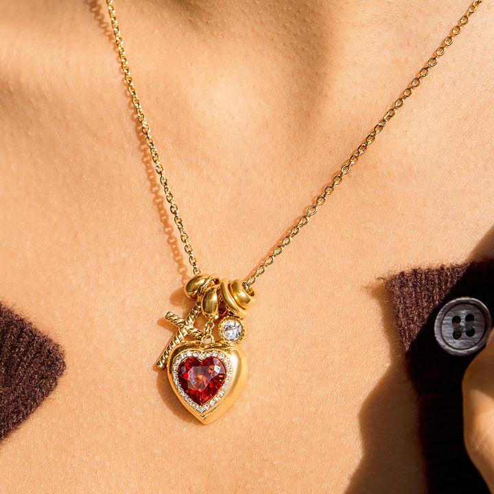 Christianartworkshop Collana con ciondolo a forma di cuore con croce e ciondolo a croce Halo Stone: emblema senza tempo di dolce protezione celeste. - image 0