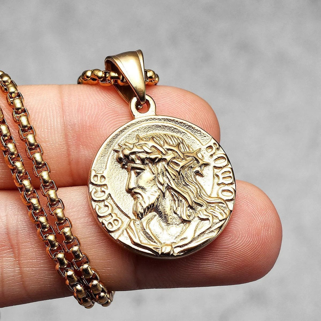 Christianartworkshop Collana con medaglione rotondo e catena con immagine di Gesù e corona di spine: emblema senza tempo di dolce protezione celeste. - image 3