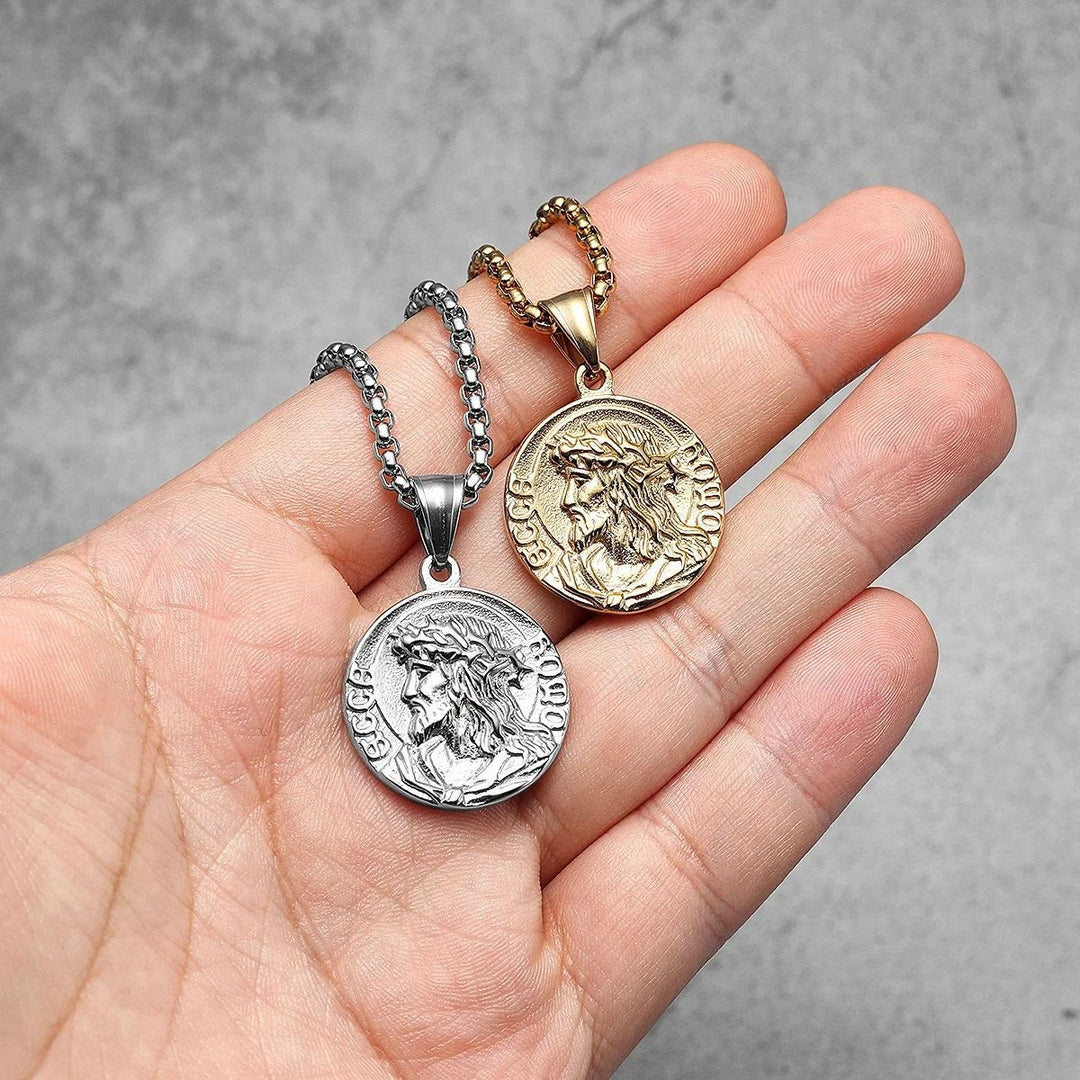 Christianartworkshop Collana con medaglione rotondo e catena con immagine di Gesù e corona di spine: emblema senza tempo di dolce protezione celeste. - image 1