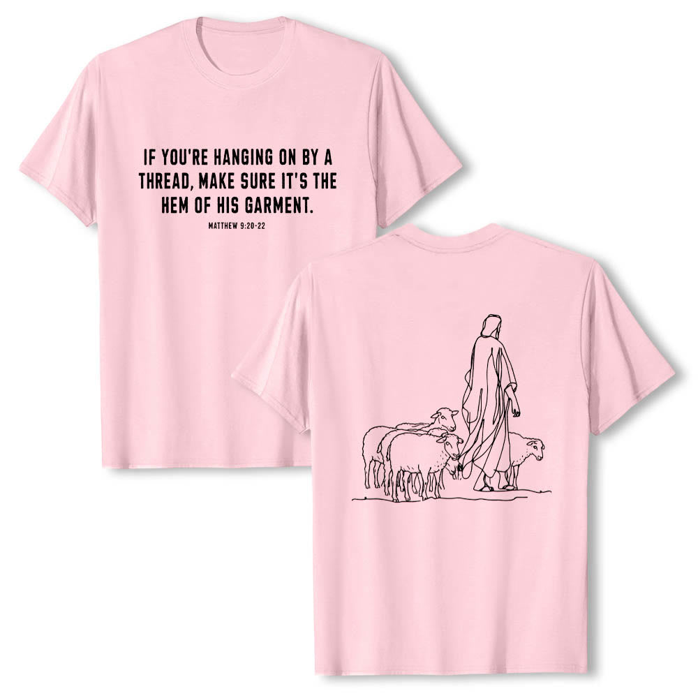 Christianartworkshop Se sei appeso a un filo Matteo 9:22 Pastore e pecora che si disegnano sul davanti Maglietta a maniche corte premium - Rosa - 2XL - image 24