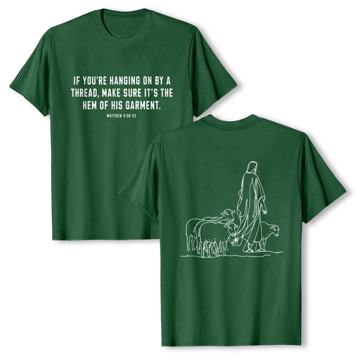 Christianartworkshop Se sei appeso a un filo Matteo 9:22 Pastore e pecora che si disegnano sul davanti Maglietta a maniche corte premium - Verde scuro - 2XL - image 6