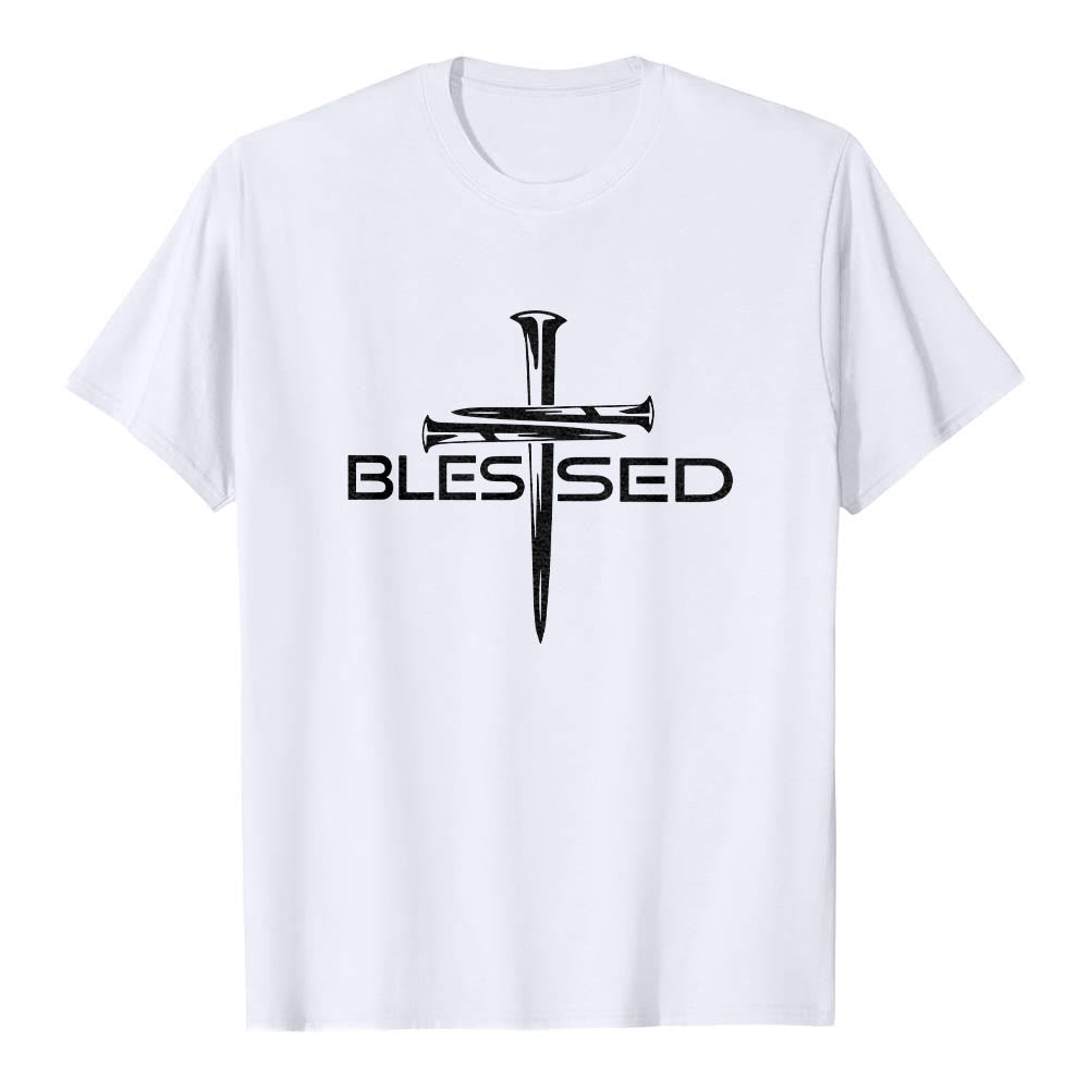 Christianartworkshop T-shirt a maniche corte premium con stampa frontale a blocchi con scritta in grassetto e croce a tre chiodi "Blessed Three Nails Cross Split Bold Block Word". - Bianco - 2XL - image 12