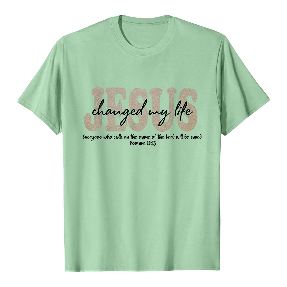 Christianartworkshop Maglietta a maniche corte premium con scritta in corsivo "JESUS ​​Overlay Cursive Changed My Life Romans 10:13" e triplo strato. - Verde chiaro - 2XL - image 21