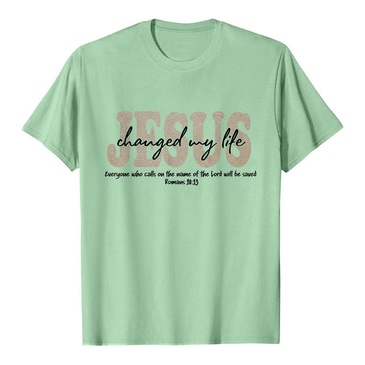 Christianartworkshop Maglietta a maniche corte premium con scritta in corsivo "JESUS ​​Overlay Cursive Changed My Life Romans 10:13" e triplo strato. - Verde chiaro - 2XL - image 21
