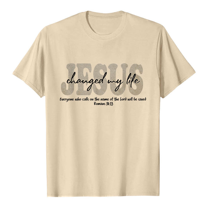 Christianartworkshop Maglietta a maniche corte premium con scritta in corsivo "JESUS ​​Overlay Cursive Changed My Life Romans 10:13" e triplo strato. - image 19