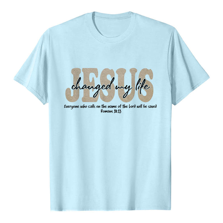Christianartworkshop Maglietta a maniche corte premium con scritta in corsivo "JESUS ​​Overlay Cursive Changed My Life Romans 10:13" e triplo strato. - Blu - 2XL - image 9