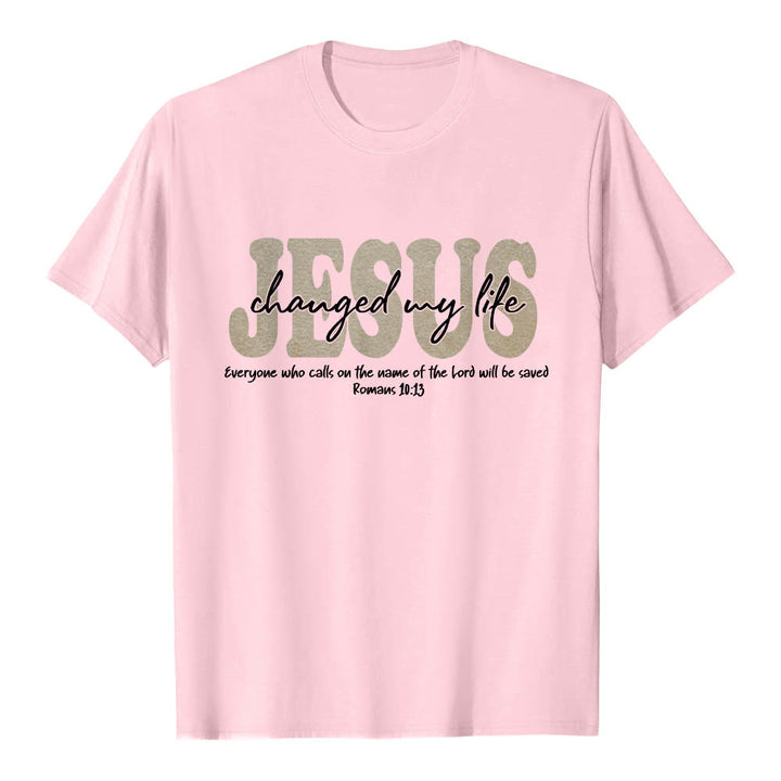 Christianartworkshop Maglietta a maniche corte premium con scritta in corsivo "JESUS ​​Overlay Cursive Changed My Life Romans 10:13" e triplo strato. - Rosa - 2XL - image 24