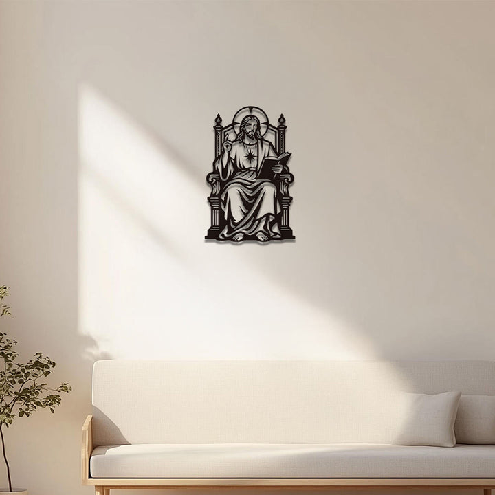 Christianartworkshop Decorazione murale in metallo raffigurante Gesù seduto sul trono con il Sacro Cuore e una Scrittura: emblema senza tempo della sacra grazia redentrice. - image 2