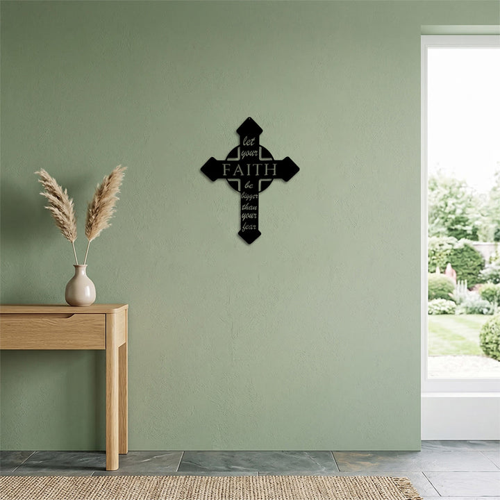 Christianartworkshop Croce con punta appuntita: Lascia che la tua fede sia più grande della tua paura. Decorazione murale in metallo: emblema senza tempo della sacra grazia redentrice. - image 2