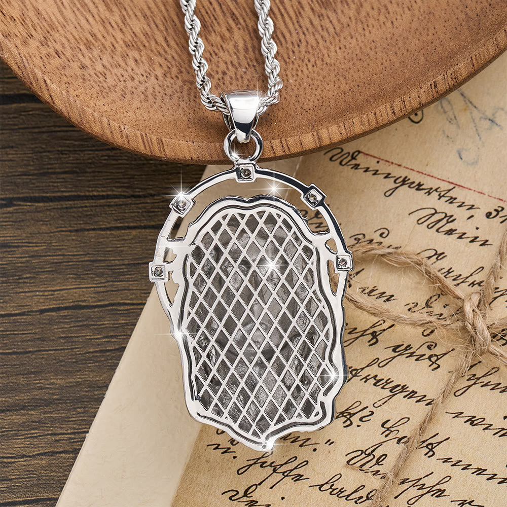 Christianartworkshop Collana con ciondolo ovale con aureola di strass e volto sacro, a maglie multiple: emblema senza tempo di dolce protezione celeste. - image 11