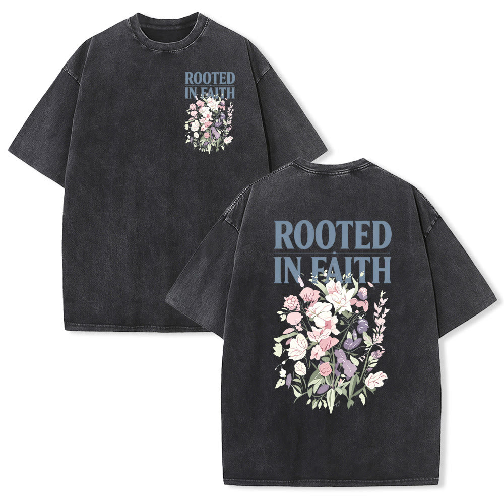 Christianartworkshop Maglietta vintage lavata con stampa doppia "Radicata nella fede", con caratteri a blocchi, piccoli fiori sul davanti e grande bouquet di fiori misti sul retro. - Nero - 5XL - image 0