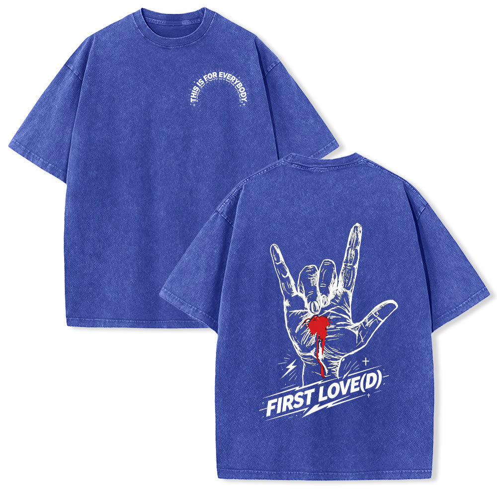 Christianartworkshop Maglietta Grunge Rock con grafica a forma di mano sanguinante, arco e slogan, grande scritta "First Love Letter" sul retro, effetto lavato. - Blu - 5XL - image 18
