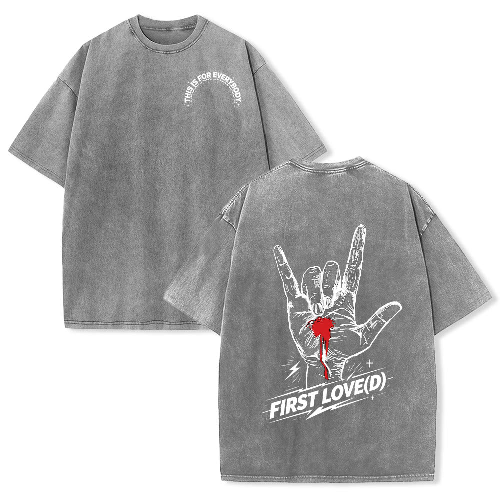 Christianartworkshop Maglietta Grunge Rock con grafica a forma di mano sanguinante, arco e slogan, grande scritta "First Love Letter" sul retro, effetto lavato. - Grigio - 5XL - image 24