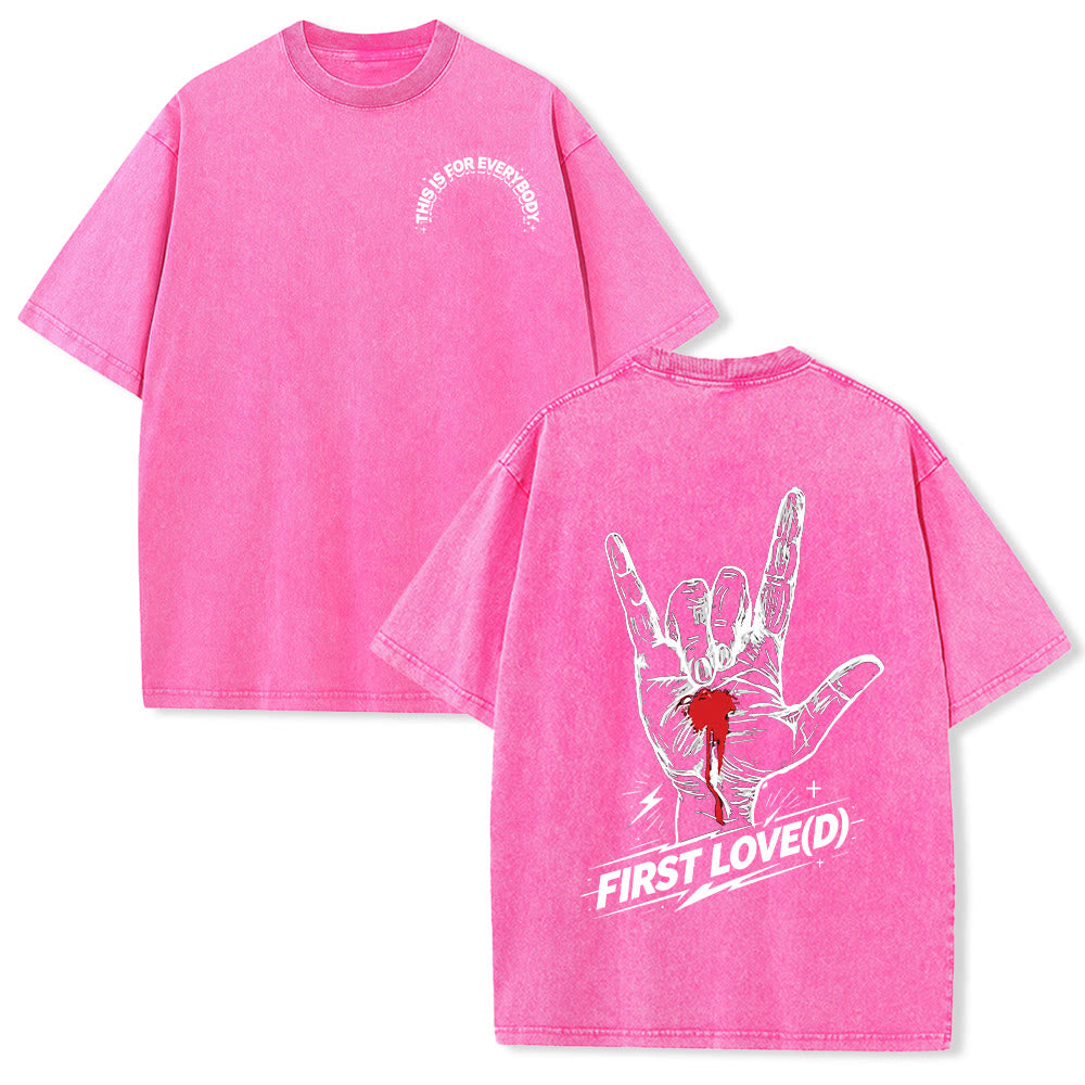Christianartworkshop Maglietta Grunge Rock con grafica a forma di mano sanguinante, arco e slogan, grande scritta "First Love Letter" sul retro, effetto lavato. - Rosa - 5XL - image 15