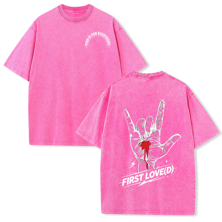 Christianartworkshop Maglietta Grunge Rock con grafica a forma di mano sanguinante, arco e slogan, grande scritta "First Love Letter" sul retro, effetto lavato. - Rosa - 5XL - image 15