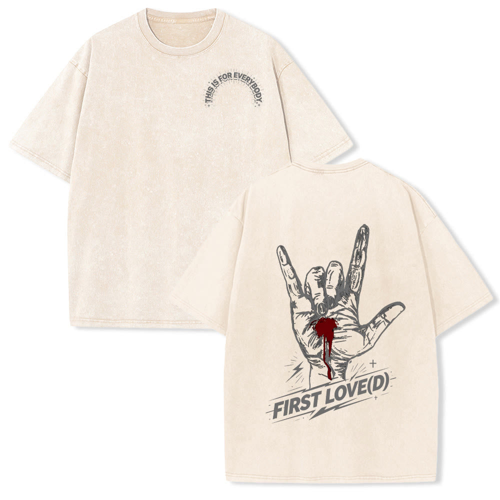 Christianartworkshop Maglietta Grunge Rock con grafica a forma di mano sanguinante, arco e slogan, grande scritta "First Love Letter" sul retro, effetto lavato. - Beige - 5XL - image 6