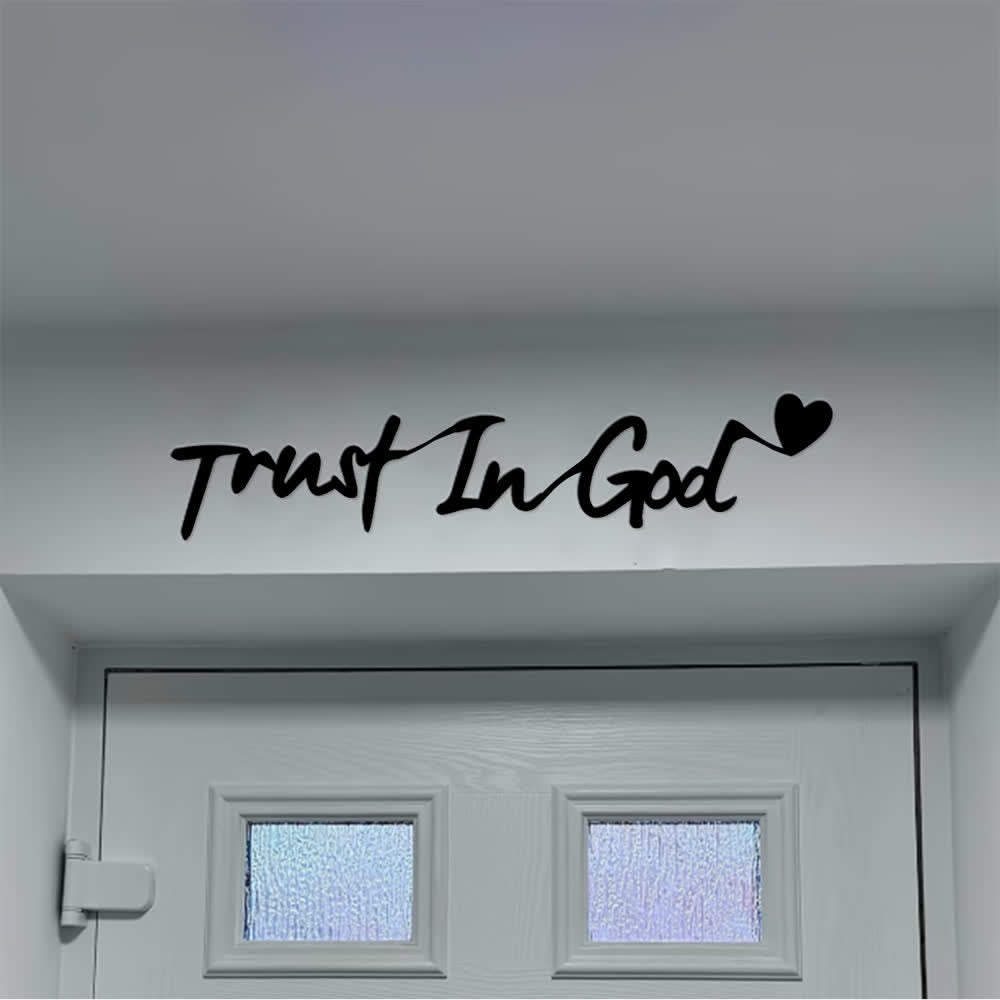 Christianartworkshop Decorazione murale in metallo con scritta in corsivo "Fiducia in Dio" e accento a forma di cuore: emblema di incrollabile sicurezza - image 0