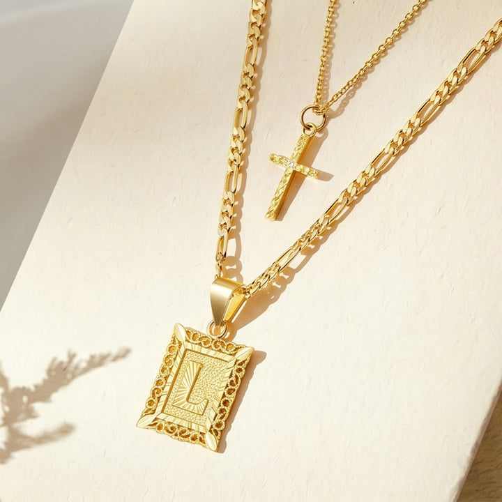 Christianartworkshop Delicata collana a catena Figaro con croce impilabile a due livelli e targhetta iniziale dalla A alla Z con strass: emblema senza tempo di dolce protezione celeste. - L - image 13
