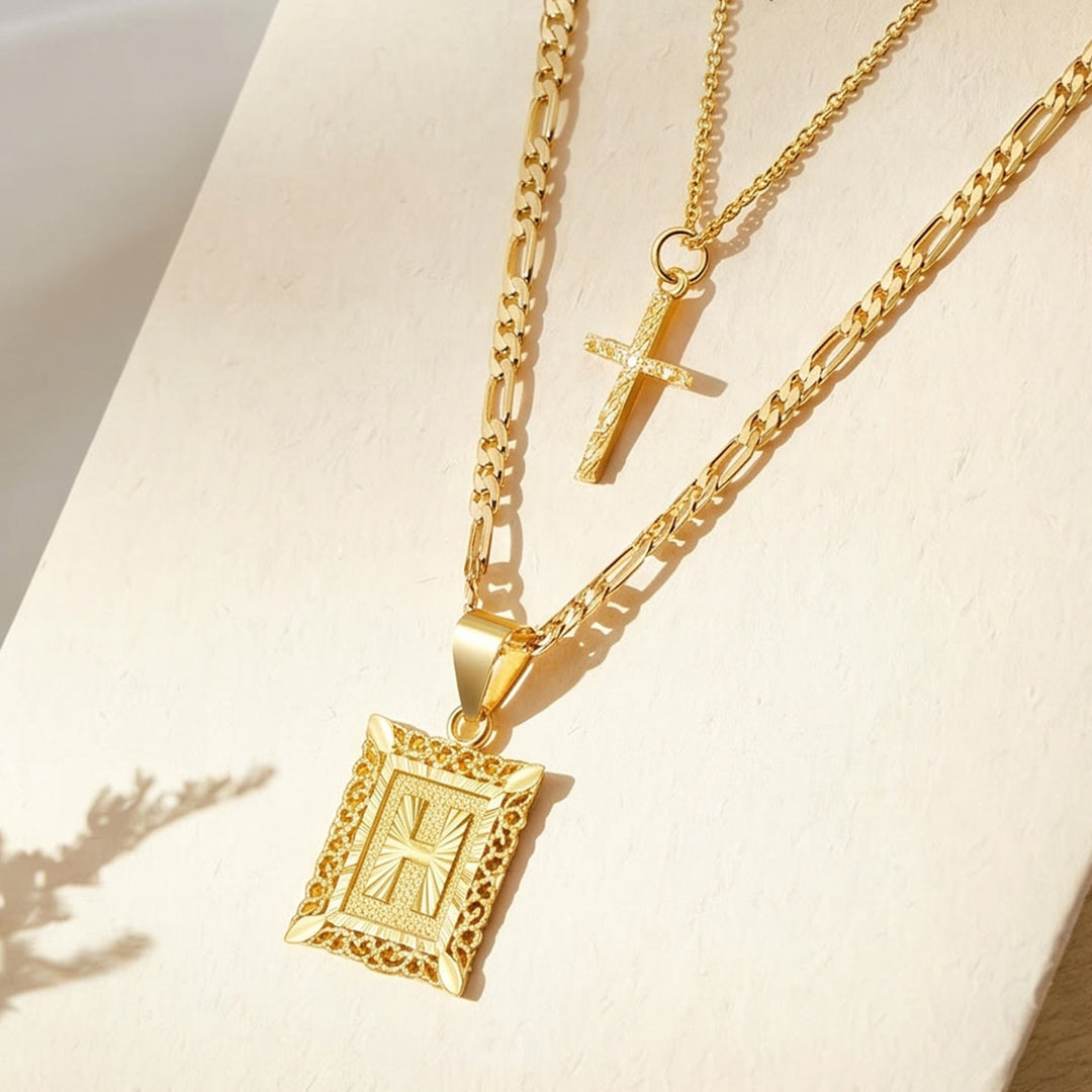 Christianartworkshop Delicata collana a catena Figaro con croce impilabile a due livelli e targhetta iniziale dalla A alla Z con strass: emblema senza tempo di dolce protezione celeste. - H - image 10