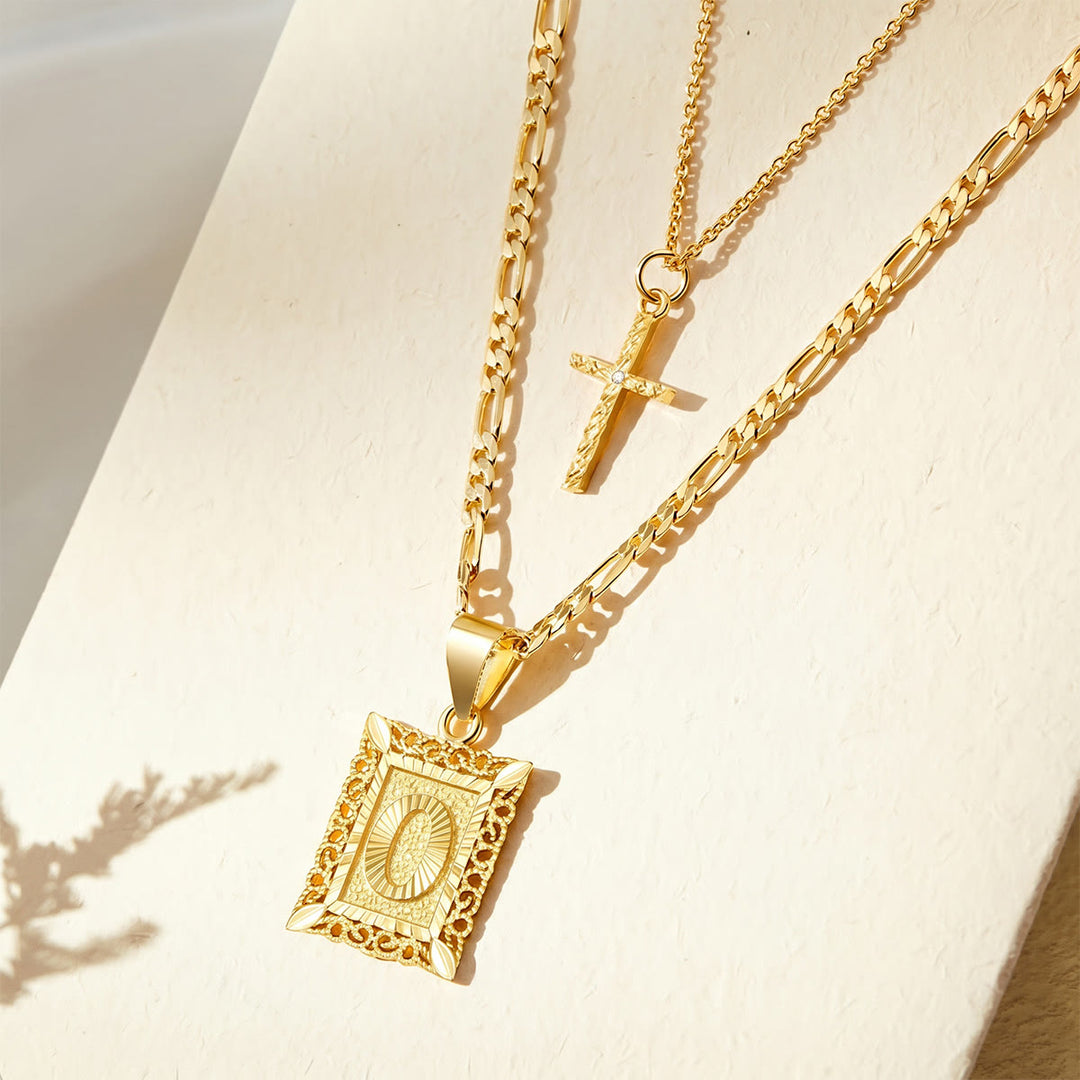 Christianartworkshop Delicata collana a catena Figaro con croce impilabile a due livelli e targhetta iniziale dalla A alla Z con strass: emblema senza tempo di dolce protezione celeste. - O - image 16
