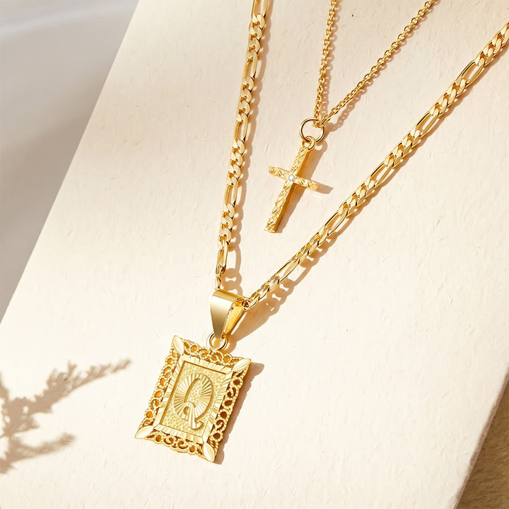 Christianartworkshop Delicata collana a catena Figaro con croce impilabile a due livelli e targhetta iniziale dalla A alla Z con strass: emblema senza tempo di dolce protezione celeste. - Q - image 18